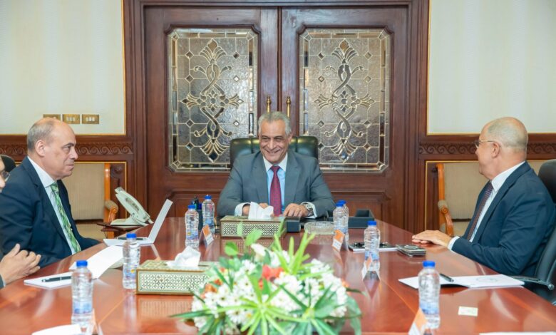 الإنتاج الحربي واتحاد الصناعات يبحثان توطين التكنولوجيا وتعزيز التصنيع المحلي