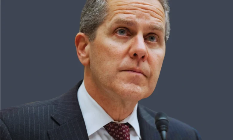 محافظ الفيدرالي يحذر: العملات المستقرة لا تزال تشكل مخاطر كبيرة على النظام المالي