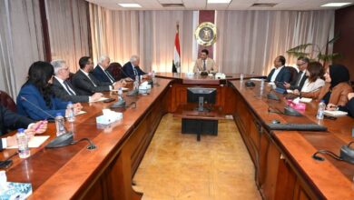 مصر تبحث مع غرفة التجارة الأمريكية تعزيز التعاون وإلغاء رسوم حديد التسليح