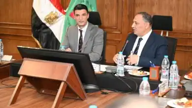 وزير الصناعة يبحث حوكمة طرح الأراضي الصناعية وتيسير الإجراءات للمستثمرين