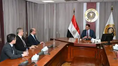 وزير الصناعة يبحث خطط توسع مجموعة صافولا في مصر