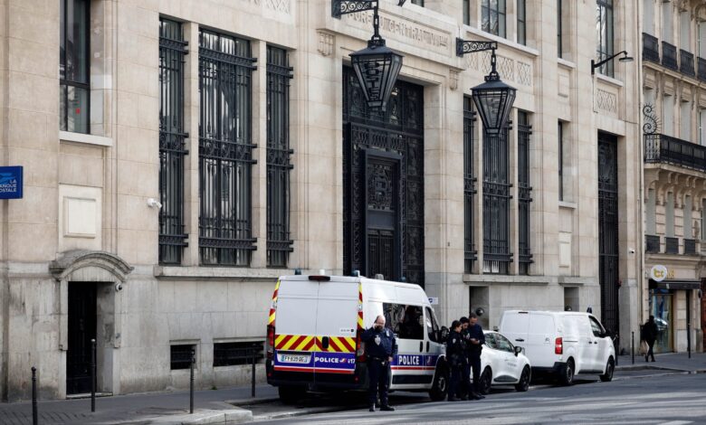 البنوك الأمريكية ترفع حالة التأهب بعد إحباط هجوم بقنبلة على بنك أوف أمريكا في باريس