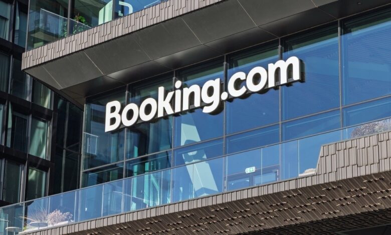 Booking.com لحجز الفنادق تعترف باختراق بيانات ملايين عملائها وتسريب أسمائهم