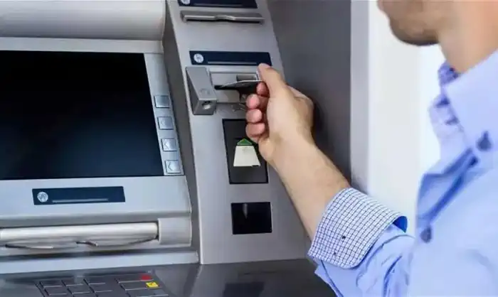 كشف البنك المركزي المصري عن تطور كبير في البنية التحتية للقطاع المصرفي، حيث ارتفع عدد ماكينات الصراف الآلي (ATM) إلى نحو 26.160 ألف ماكينة