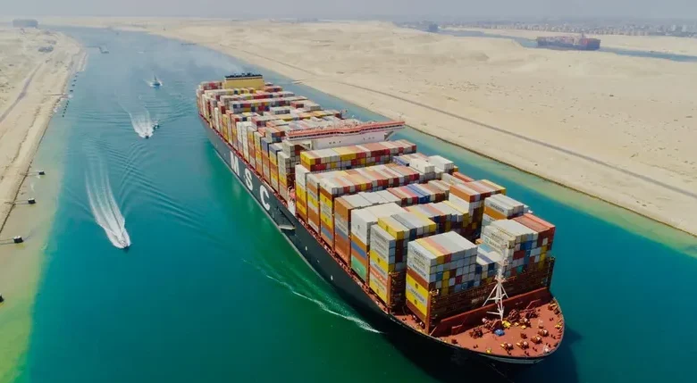 البنك المركزي: إيرادات قناة السويس ترتفع إلى 2.2 مليار دولار بنمو 19%