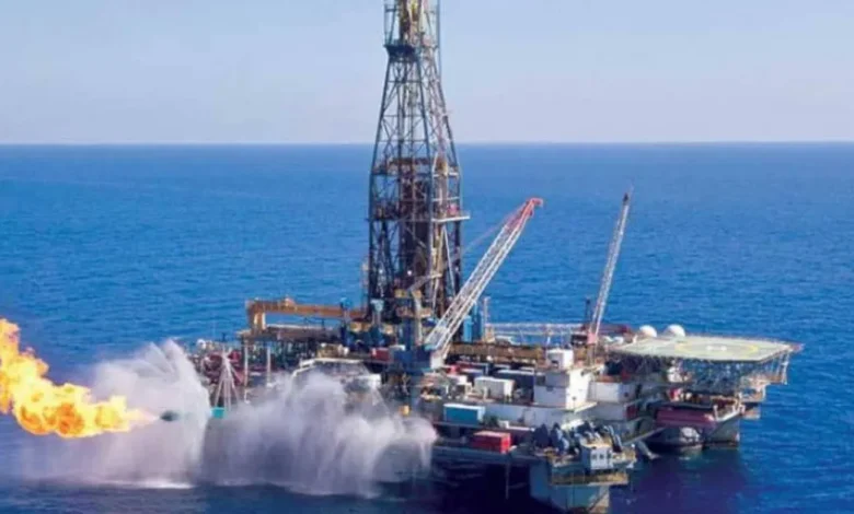 أسعار النفط تتراجع اليوم وبرنت يسجل 97.50 دولارًا للبرميل