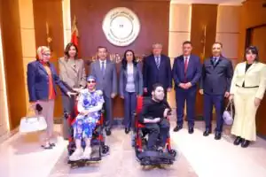 التضامن وبنك التعمير يوزعان 150 لاب توب و25 كرسي كهربائي لذوي الإعاقة |صور