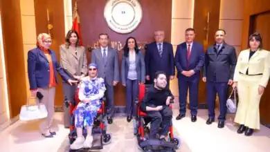 التضامن وبنك التعمير يوزعان 150 لاب توب و25 كرسي كهربائي لذوي الإعاقة |صور