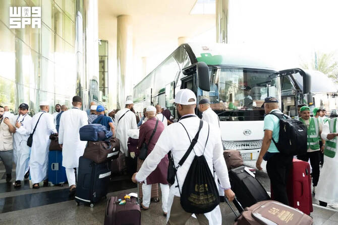 حجاج برنامج خادم الحرمين يغادرون مكة إلى المدينة بعد إتمام مناسك الحج