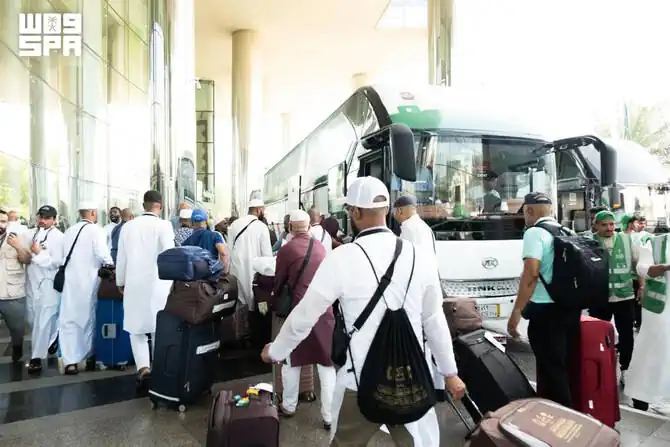 حجاج برنامج خادم الحرمين يغادرون مكة إلى المدينة بعد إتمام مناسك الحج