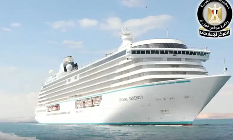 كابتن Crystal Serenity يشيد بتطويرات قناة السويس وكفاءة خدمات العبور