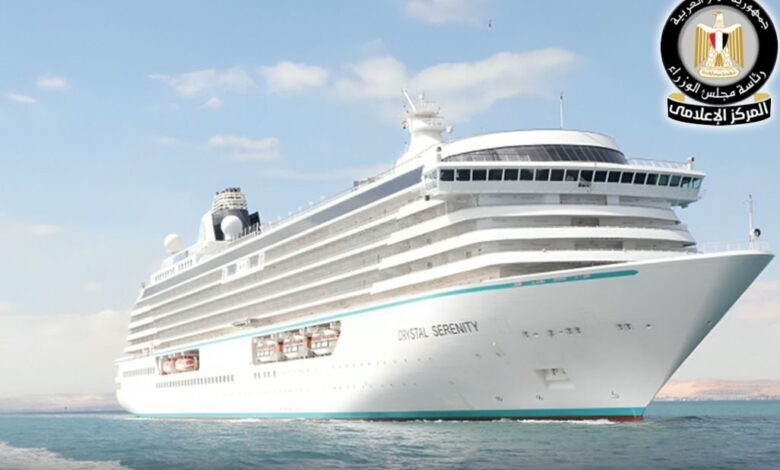 كابتن Crystal Serenity يشيد بتطويرات قناة السويس وكفاءة خدمات العبور