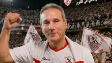 الأتربي يحتفل بتتويج الزمالك بالدوري مرتديًا القميص الأبيض