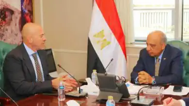 الكهرباء تبحث تغذية مشروع مركز بيانات عالمي بالطاقة المتجددة