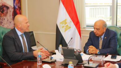 الكهرباء تبحث تغذية مشروع مركز بيانات عالمي بالطاقة المتجددة