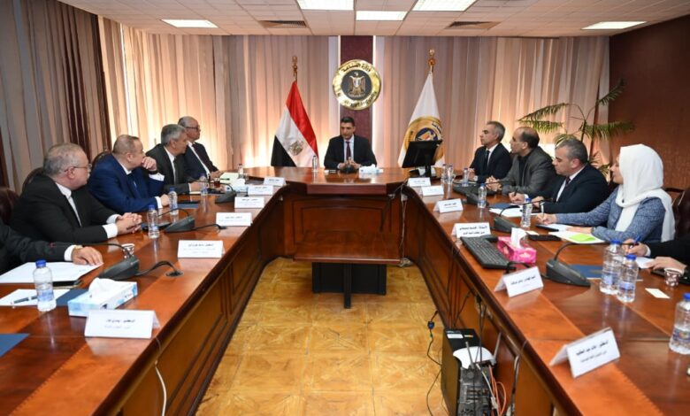 وزير الصناعة: تحويل مصر لمركز إقليمي لتصنيع المواد الفعالة وزيادة صادرات الأدوية