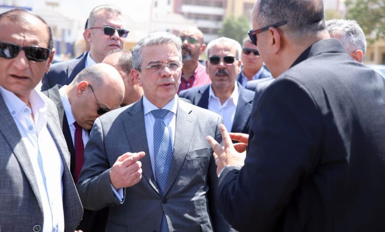 رئيس مصلحة الجمارك يجري جولة ميدانية بميناء سفاجا لتسريع الإفراج الجمركي