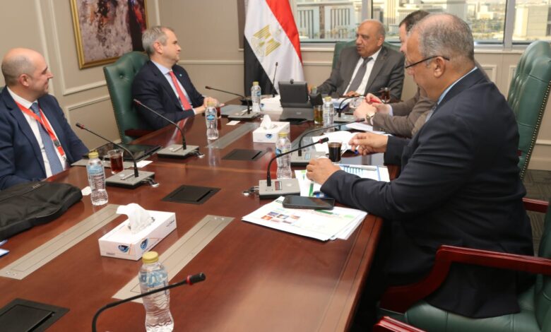مصر تتابع تنفيذ مشروعات رياح بقدرة 1500 ميجاوات مع الكازار الإماراتية