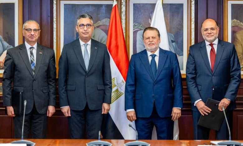 محافظ البنك المركزي ووزير التموين يشهدان توقيع بروتوكول تعاون مشترك