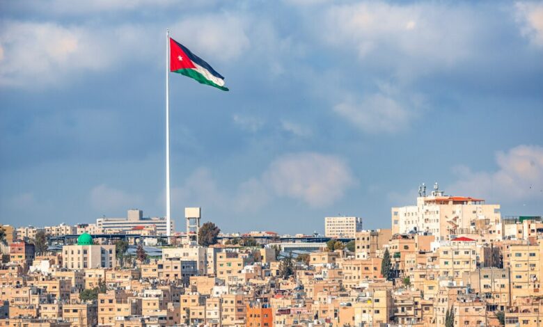فيتش تثبت تصنيف الأردن الائتماني عند BB- مع نظرة مستقرة رغم التحديات
