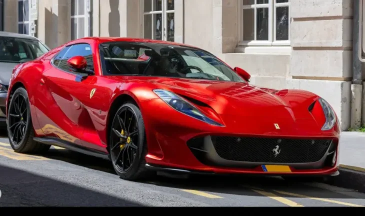 فيراري تدخل عصر السيارات الكهربائية بسيارة “لوتشي”.. وتخسر 6% من قيمتها السوقية