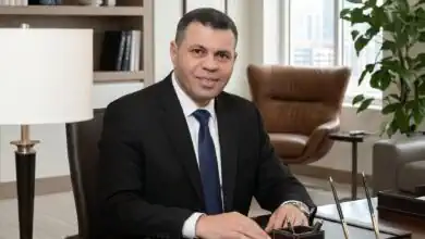 محيي الكردوسي يكتب: « الطفل اللقيط والأب المعلوم.. إمبراطورية الرضاعة من دم البنوك »