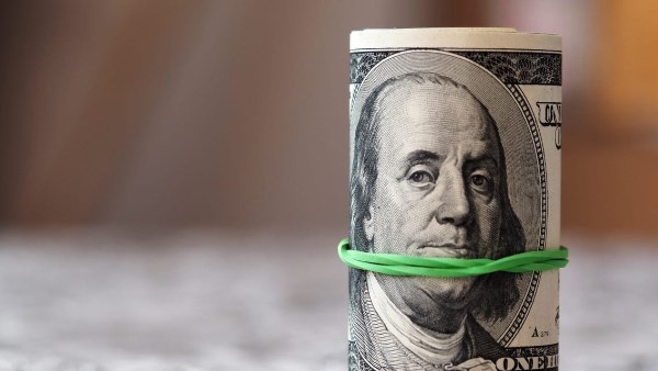 الدولار يتراجع في مصر اليوم .. أحدث أسعار البيع والشراء بالبنوك