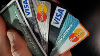 بطاقات الخصم والائتمان .. تعرّف على الفروق والمزايا والعيوب