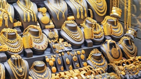 الذهب يتراجع في مصر مع صعود الدولار .. تفاصيل الأسعار والتوقعات