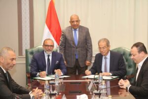 مفاجأة للمواطنين.. وزارة الكهرباء واتصالات مصر توقعان بروتوكولًا لإحلال العدادات التقليدية بعدادات ذكية|صور