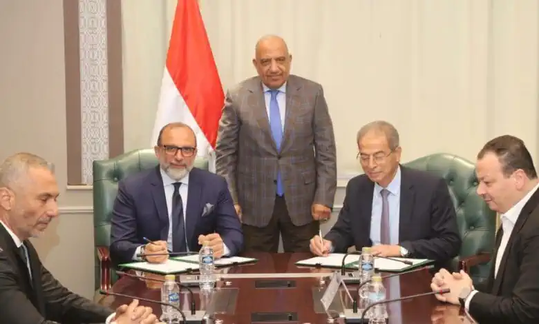 مفاجأة للمواطنين.. وزارة الكهرباء واتصالات مصر توقعان بروتوكولًا لإحلال العدادات التقليدية بعدادات ذكية|صور