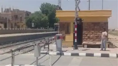النقل تشجب اقتحام مزلقان ميت حلفا واصطدام ربع نقل بقطار