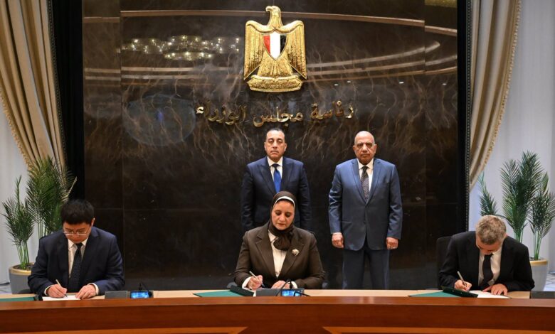 مدبولي يشهد توقيع مذكرة تفاهم لإنشاء أول مصنع لتوربينات الرياح في مصر ومشروع