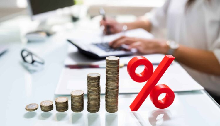 جولدمان ساكس: الفائدة في مصر تتجه إلى 13% والجنيه قد يرتفع إلى 46 للدولار