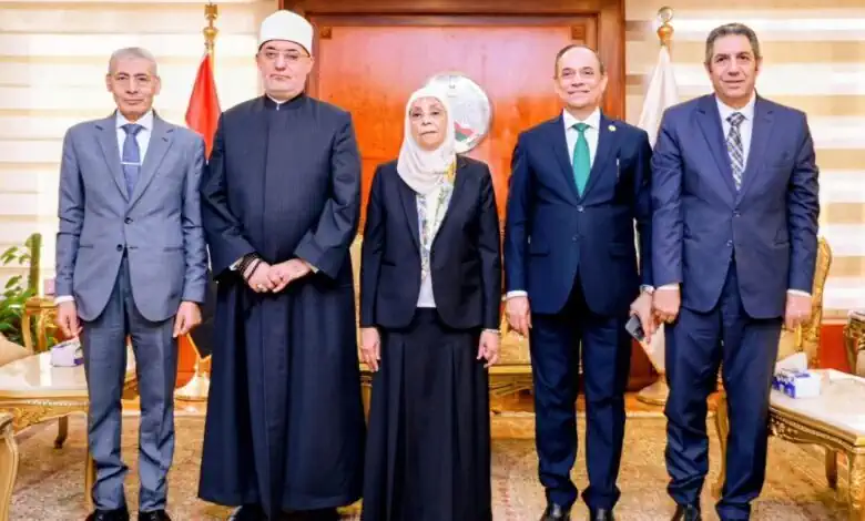 بحضور المستشار محمد أبوضيف..مفتي الجمهورية يهنئ هدى أحمد عيسى بتولي رئاسة هيئة النيابة الإدارية