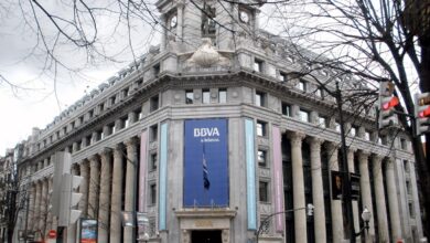فضيحة تجسس تهز مدريد.. القضاء الإسباني يجر عملاق البنوك "BBVA" ورئيسه السابق للمحاكمة!