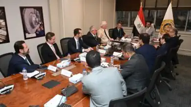 مرسيدس تبحث التوسع في مصر.. وخطة لزيادة التصنيع والتصدير الإقليمي