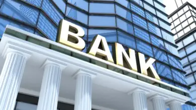 استقالة مفاجئة لمحافظ البنك المركزي الإندونيسي تهز الأسواق وهبوط الروبية