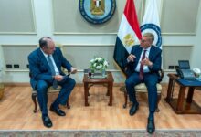 وزير البترول يبحث مع أباتشي العالمية خطة خمسية لزيادة إنتاج النفط والغاز في مصر