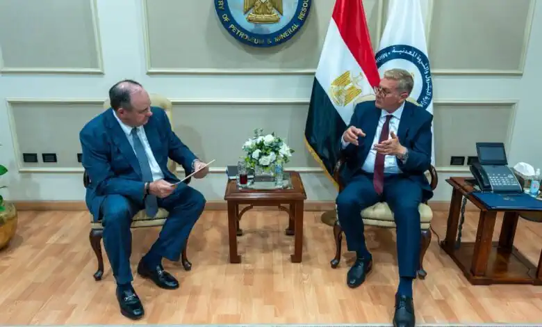 وزير البترول يبحث مع أباتشي العالمية خطة خمسية لزيادة إنتاج النفط والغاز في مصر