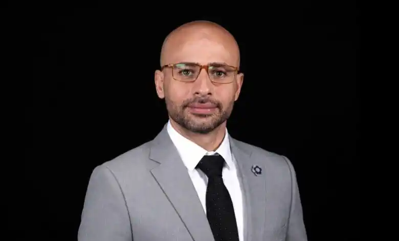 الدكتور وليد فاروق يكتب: « المحبوسون في الذهب »