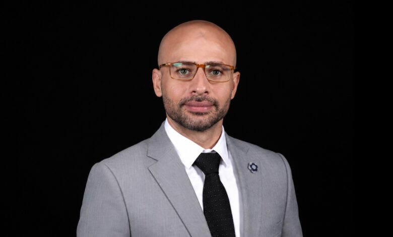الدكتور وليد فاروق يكتب: « المحبوسون في الذهب »