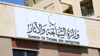 بسبب مقاطع فيديو.. السياحة والآثار تحقق في دخول صانع محتوى أجنبي مقابر بالأقصر