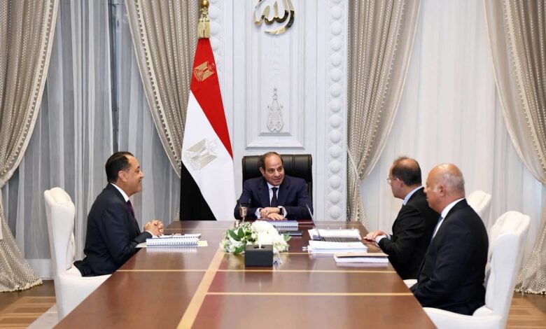 الرئيس السيسي يفتح 4 جبهات مالية.. صكوك ضريبية وحزمة تسهيلات ثالثة وتشديد الرقابة على العقارات