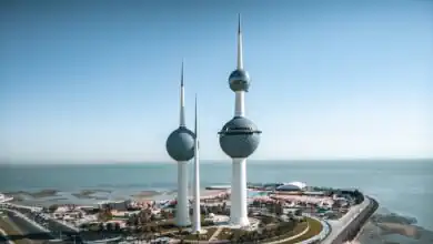 فيتش تثبت تصنيف الكويت عند AA- رغم مخاطر الحرب والنفط