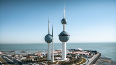 فيتش تثبت تصنيف الكويت عند AA- رغم مخاطر الحرب والنفط