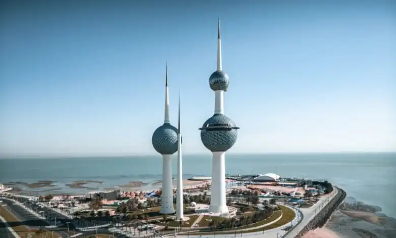 فيتش تثبت تصنيف الكويت عند AA- رغم مخاطر الحرب والنفط