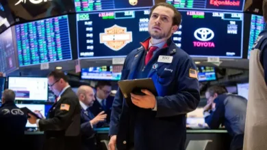 18.5 مليون دولار تحت المجهر.. SEC تتهم مصرفيين سابقين بالتداول الداخلي قبل صفقة بـ8.1 مليار دولار