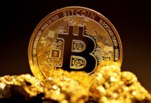 بيتكوين تهبط دون 63 ألف دولار بعد اختراق محافظ رقمية وسرقة 90 مليون دولار