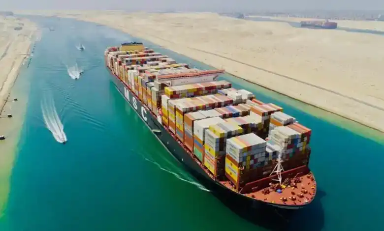 ميرسك وهاباغ-لويد تعيدان خدمة شحن جديدة إلى قناة السويس بدلًا من رأس الرجاء الصالح